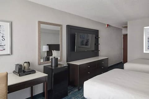 Chelsea Hotel, Toronto, Room