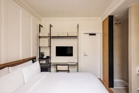 The Caesar Hotel, Room