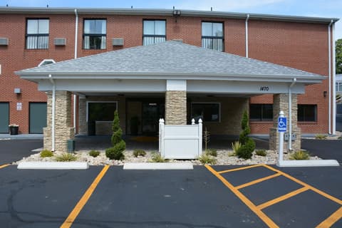 Cape Cod Hotel, Front of property