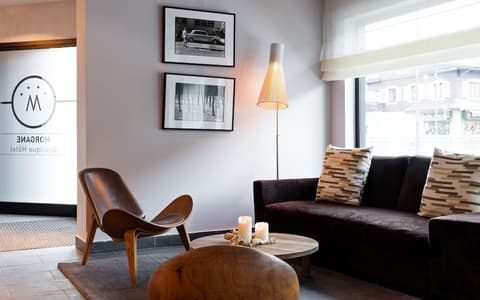 Hôtel Le Morgane, Interior entrance