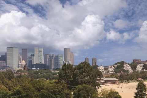 DoubleTree by Hilton Hotel Boston Bayside, Exterior