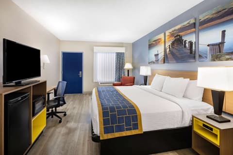 Days Inn & Suites by Wyndham Savannah Midtown, Room