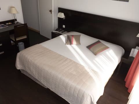 Hôtel Comté de Nice, Room