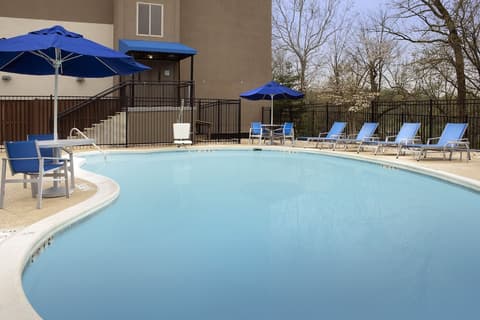 Holiday Inn Express & Suites College Park-University Area by IHG, Outdoor pool