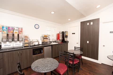 SureStay Hotel by Best Western Seaside Monterey, Breakfast area