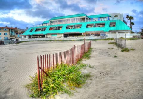SeaVenture Beach Hotel, Beach