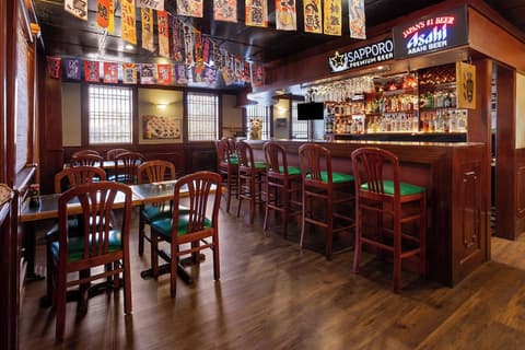 Ramada by Wyndham Parsippany, Dining