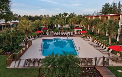 Red Roof Inn PLUS+ & Suites Naples Downtown-5th Ave S, Outdoor pool