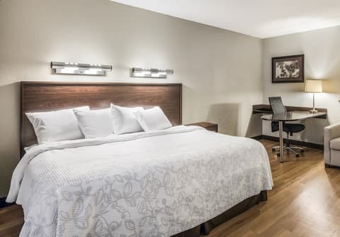 Red Roof Inn PLUS+ Boston - Woburn/ Burlington, Room