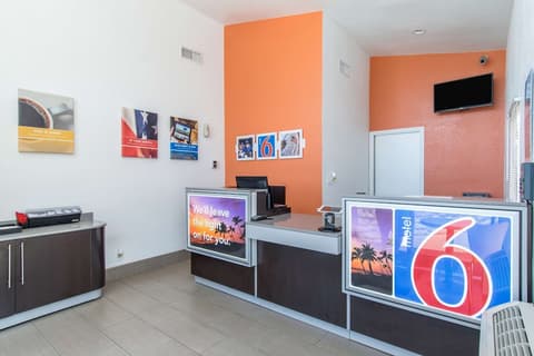 Motel 6 Bakersfield, CA - Central, Reception