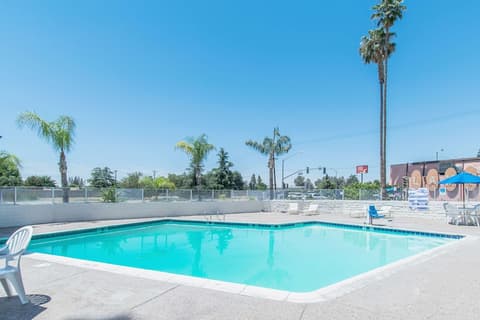 Motel 6 Bakersfield, CA - Central, Outdoor pool