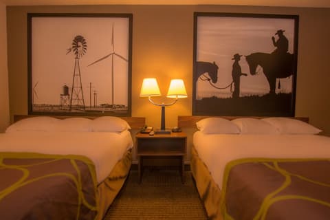 Super 8 by Wyndham Oklahoma Airport Fairgrounds West, Room