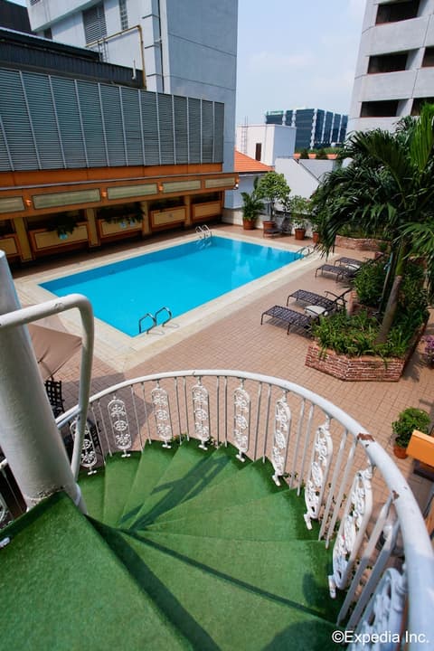Hotel Grand Pacific, Outdoor pool
