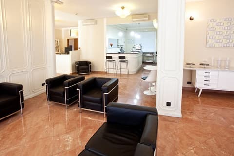 Hotel Tourist, Lobby sitting area