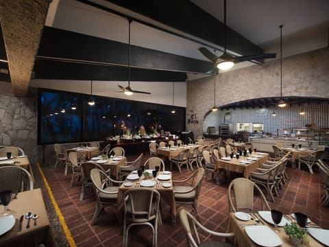 El Cid Granada, Restaurant