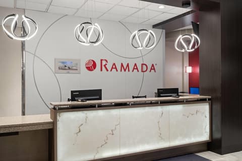 Ramada by Wyndham Saskatoon, Lobby