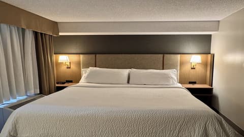 Holiday Inn Hotel & Suites London by IHG, Room