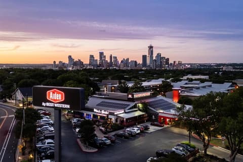 Aiden Austin City Hotel, Exterior