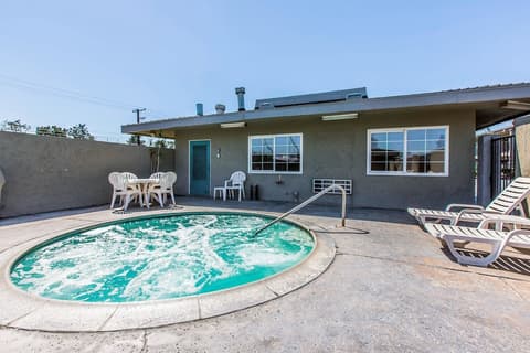 Rodeway Inn Ontario Airport Mills, Outdoor pool