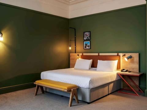 Bristol Grand Hotel By Sunday, Room