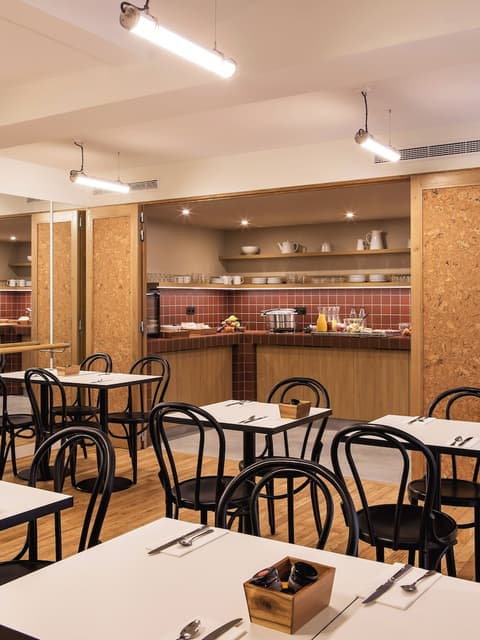 New Hotel Opera, Breakfast area