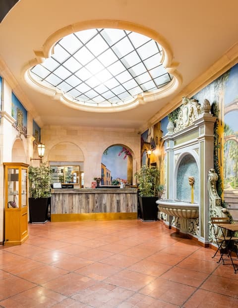 Hotel des Colonies Brussels by Mercure, Interior entrance