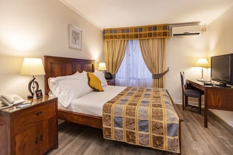 Park Plaza Apartments, Room