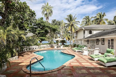 Half Moon, Terrace/patio