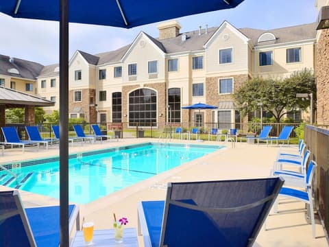 Sonesta ES Suites Houston Galleria, Outdoor pool