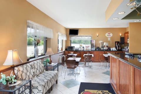 Super 8 by Wyndham Chicago/Rosemont/O'Hare/SE, Lobby