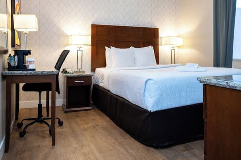 Quality Inn & Suites, Room