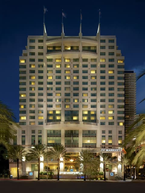 JW Marriott Miami, Exterior