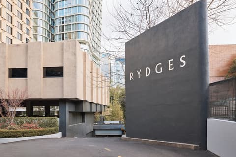 Rydges North Sydney, Exterior