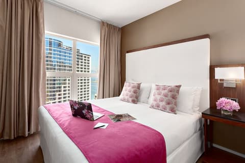 Auberge Vancouver Hotel, Room