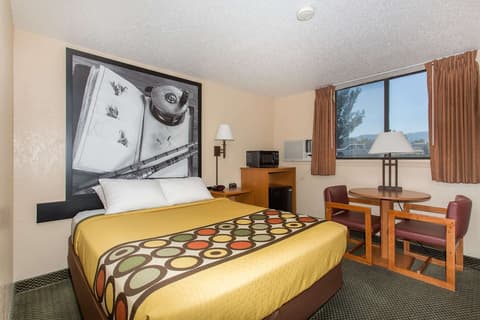 Super 8 by Wyndham Casper West by the River, Room