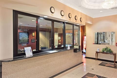 Super 8 by Wyndham Hollywood/LA Area, Lobby