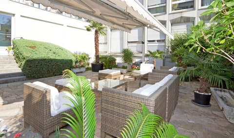 Drake Longchamp, Terrace/patio