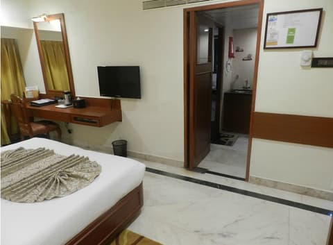 The Emerald Hotel & Executive Apartments, Room
