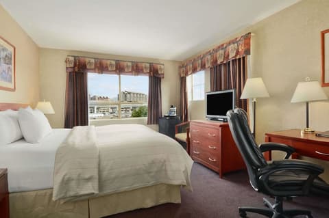 Days Inn by Wyndham Vancouver Airport, Room
