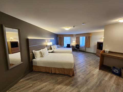 Days Inn & Conference Centre by Wyndham Penticton, Room