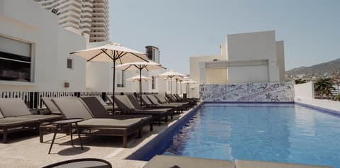 HS HOTSSON Hotel Acapulco, Private pool