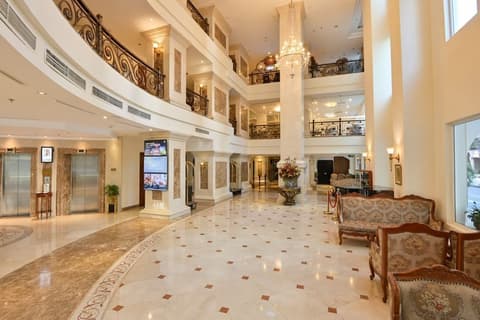 Hotel Grand Saigon, Reception