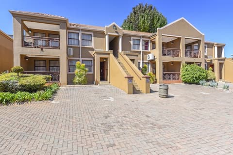 Mercure Johannesburg Bedfordview Hotel, Property grounds