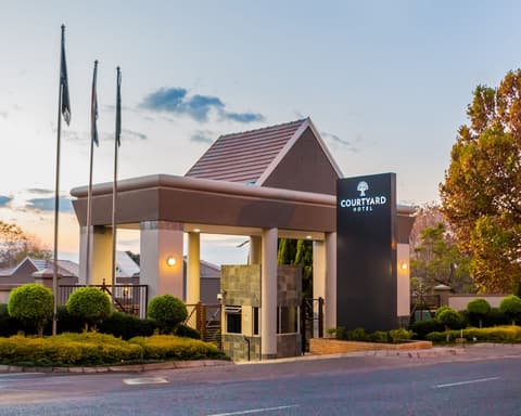 Courtyard Hotel Sandton, Property entrance