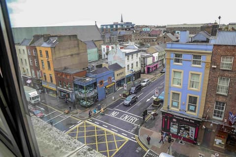 The George Limerick Hotel, Exterior