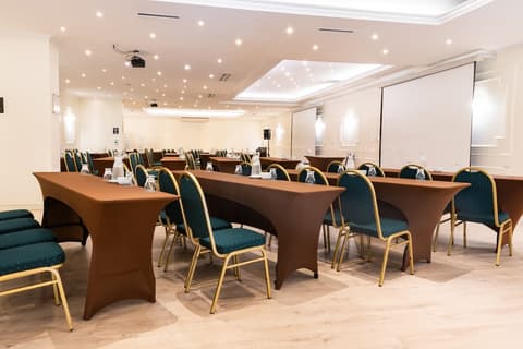 MR Hotel, Business center