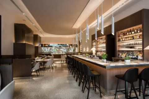 Trump International Hotel & Tower New York, Restaurant