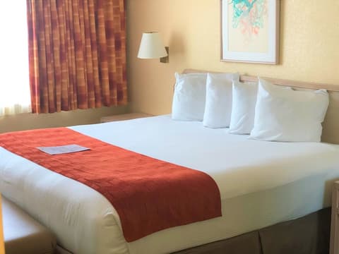 Ramada by Wyndham Kissimmee Gateway, Room