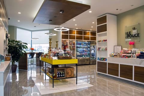 Hilton Montreal Laval, Gift shop