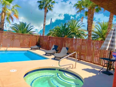 Sunrise Inn Hotel, Pool